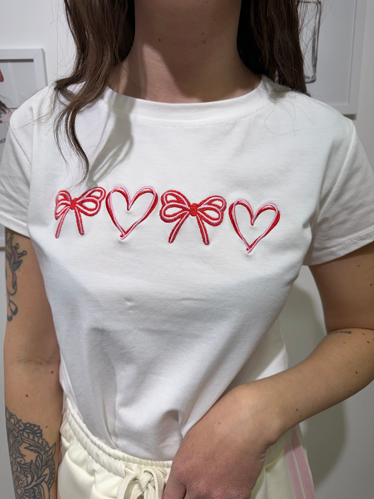 T-shirt con fiocco