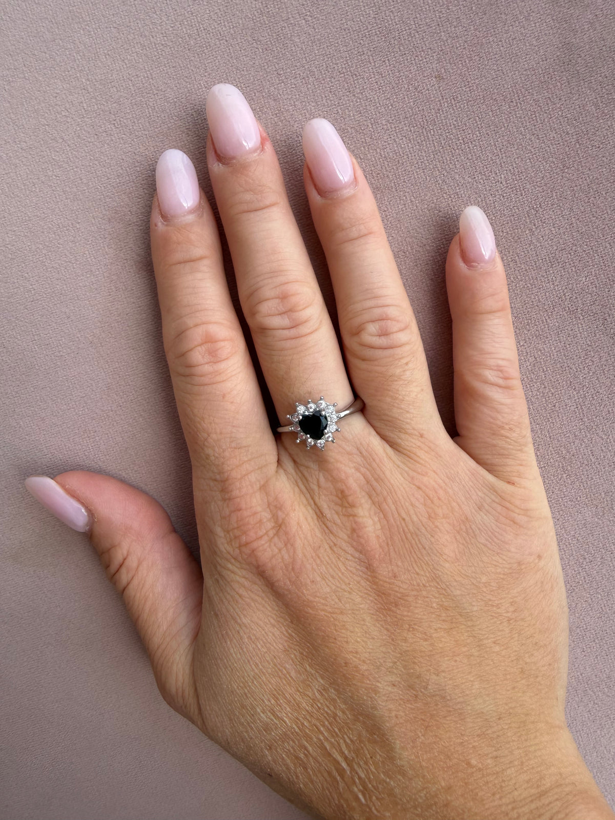 Anello cuore nero