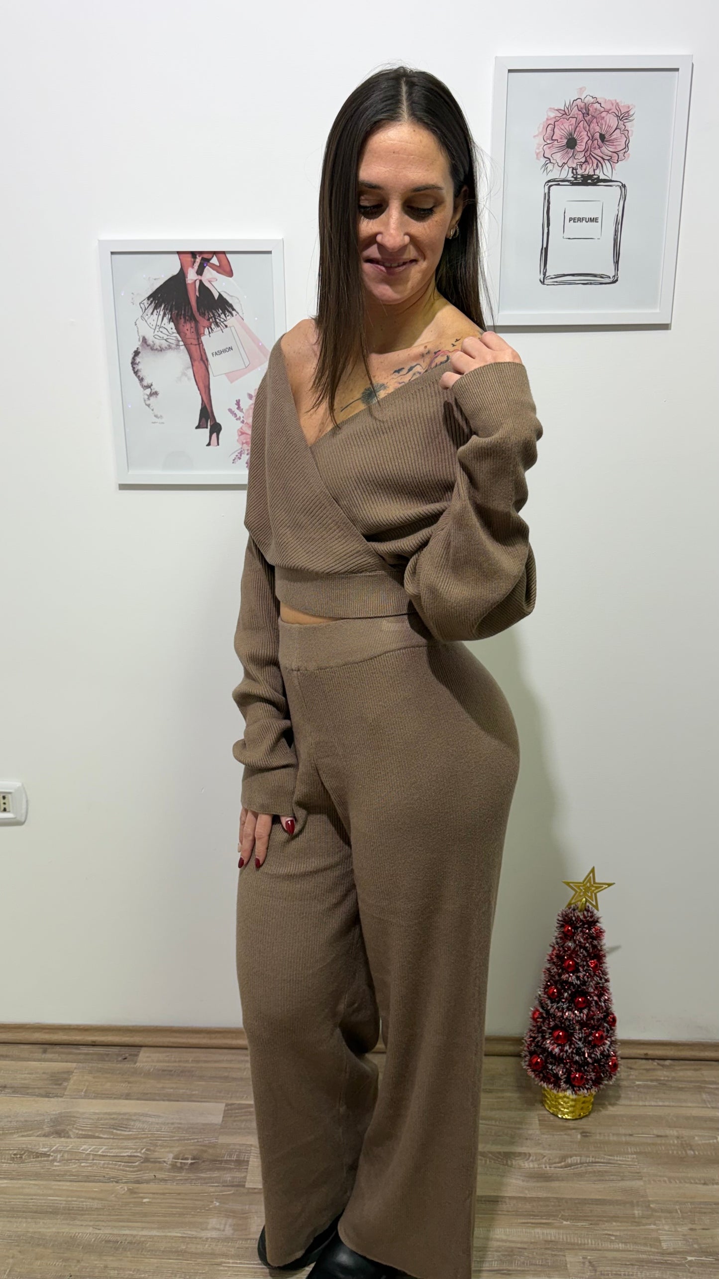 Coordinato con maglia crop e pantalone