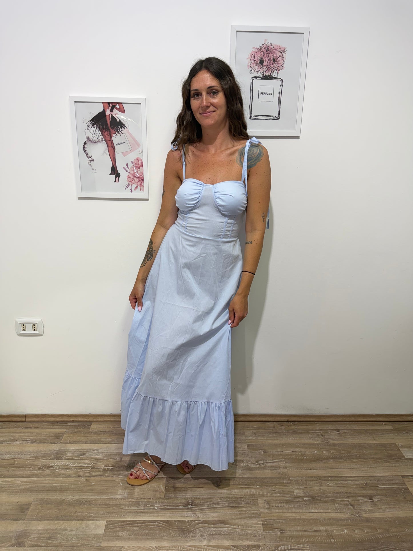 Vestito azzurro con balza