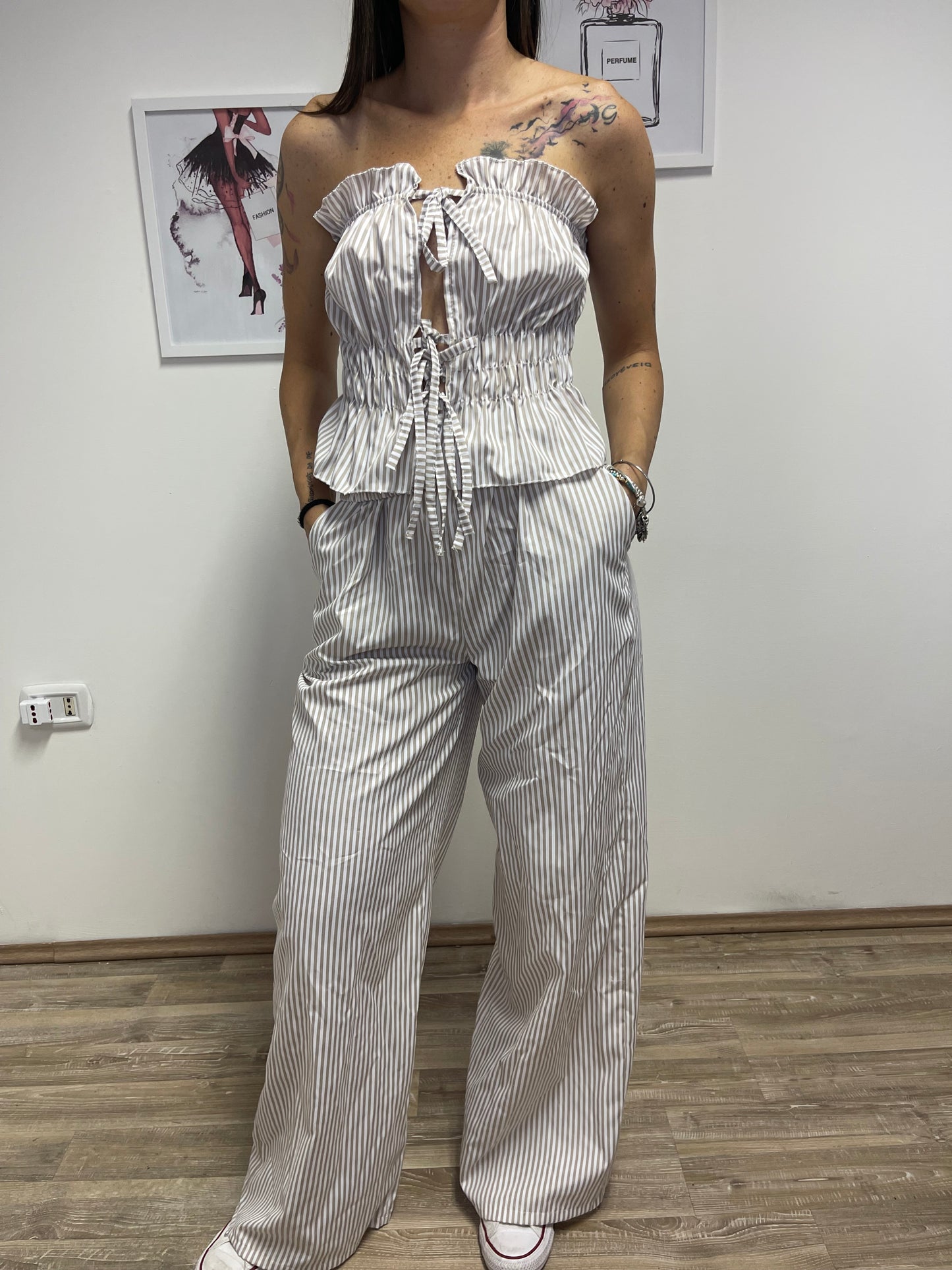 Completo a righe bianco e beje