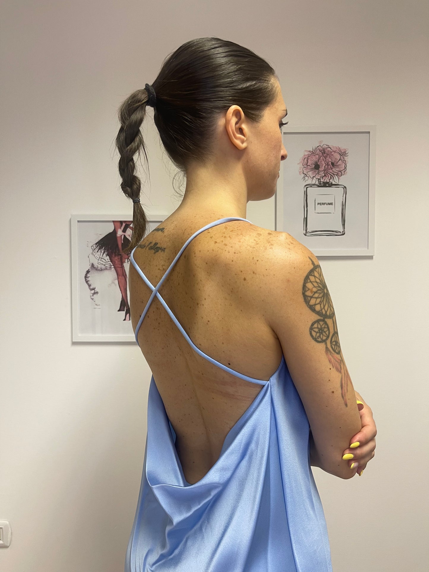 Vestito corto con intreccio sulla schiena carta da zucchero