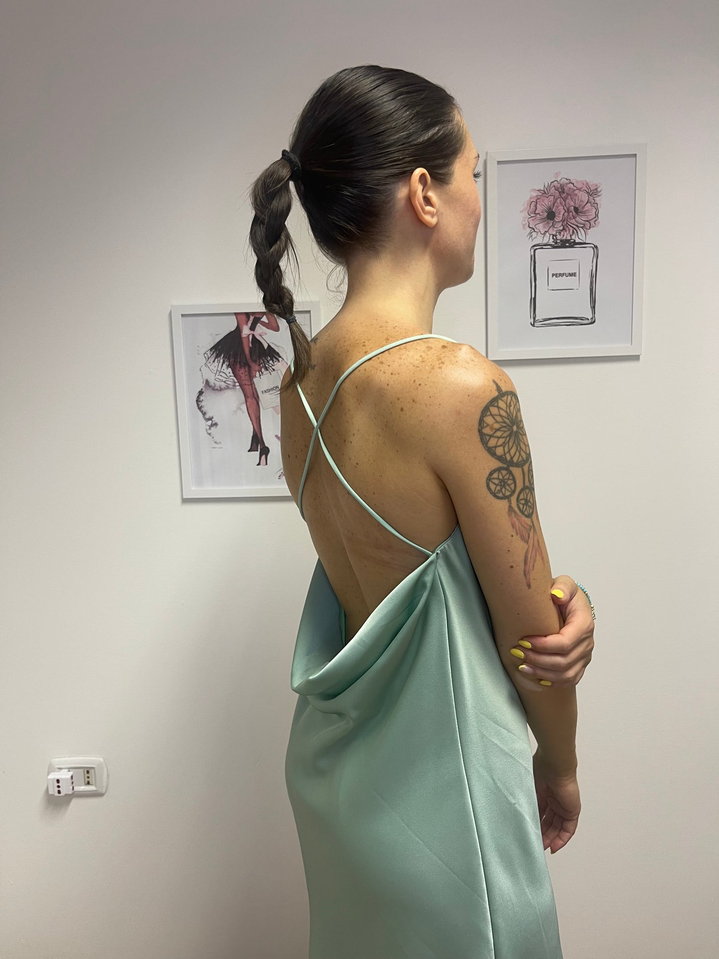 Vestito corto con intreccio sulla schiena tiffany