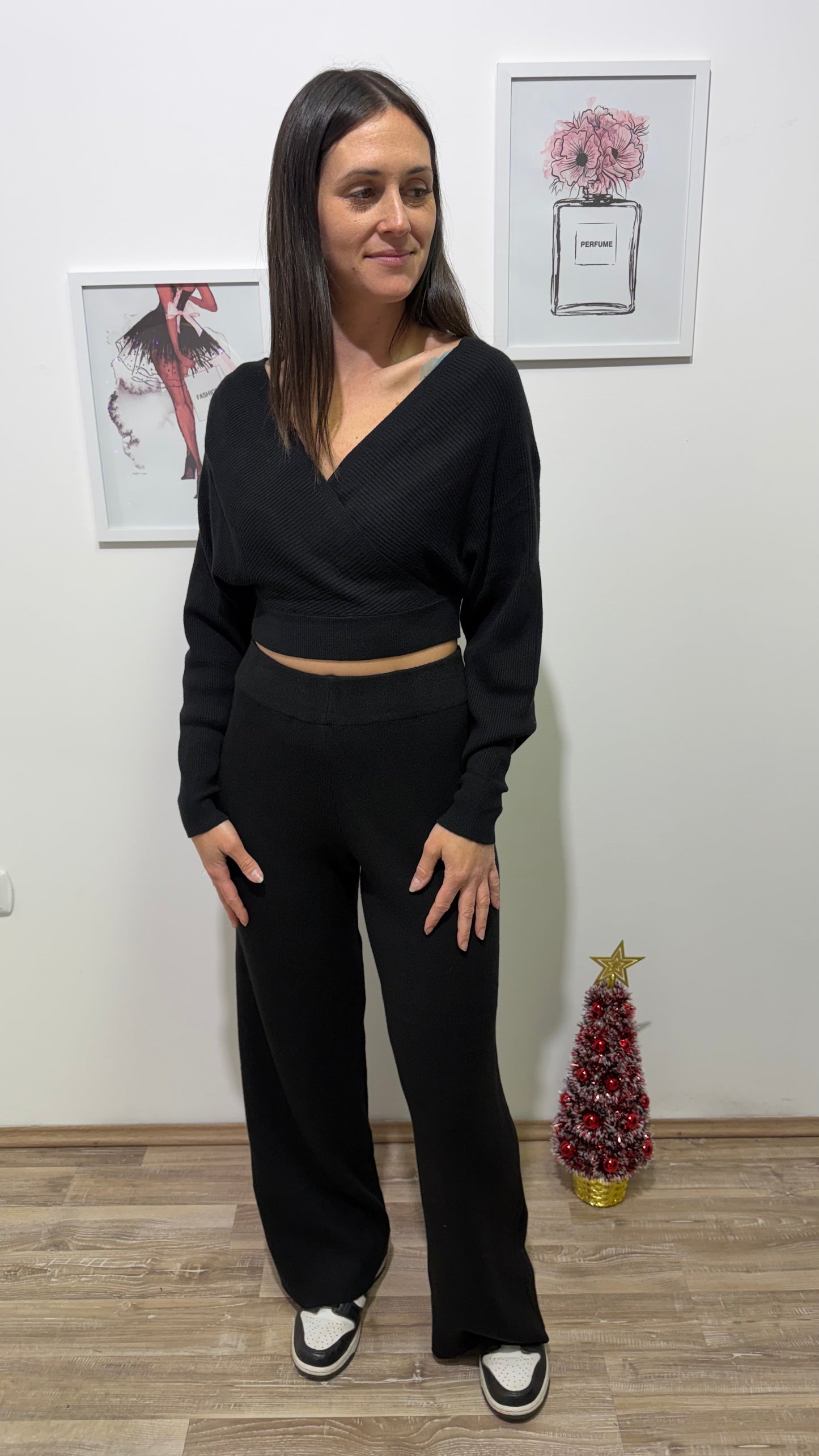 Coordinato con maglia crop e pantalone