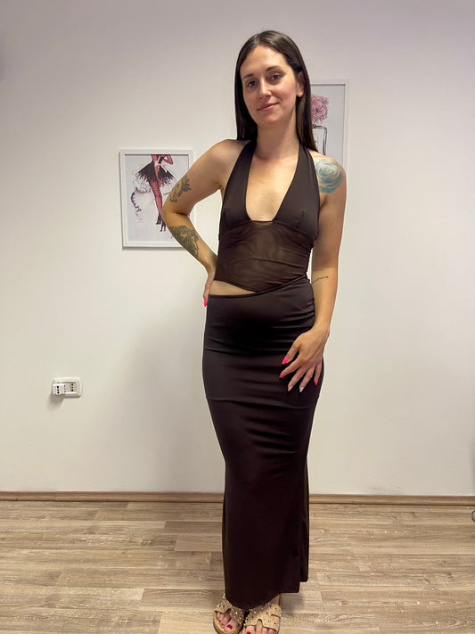Vestito aderente marrone con trasparenze