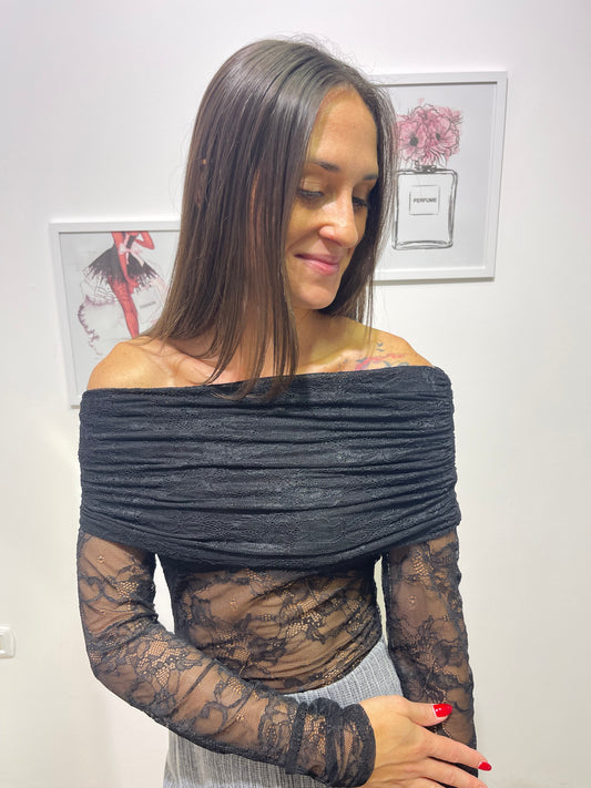 Body pizzo con scollo a barca