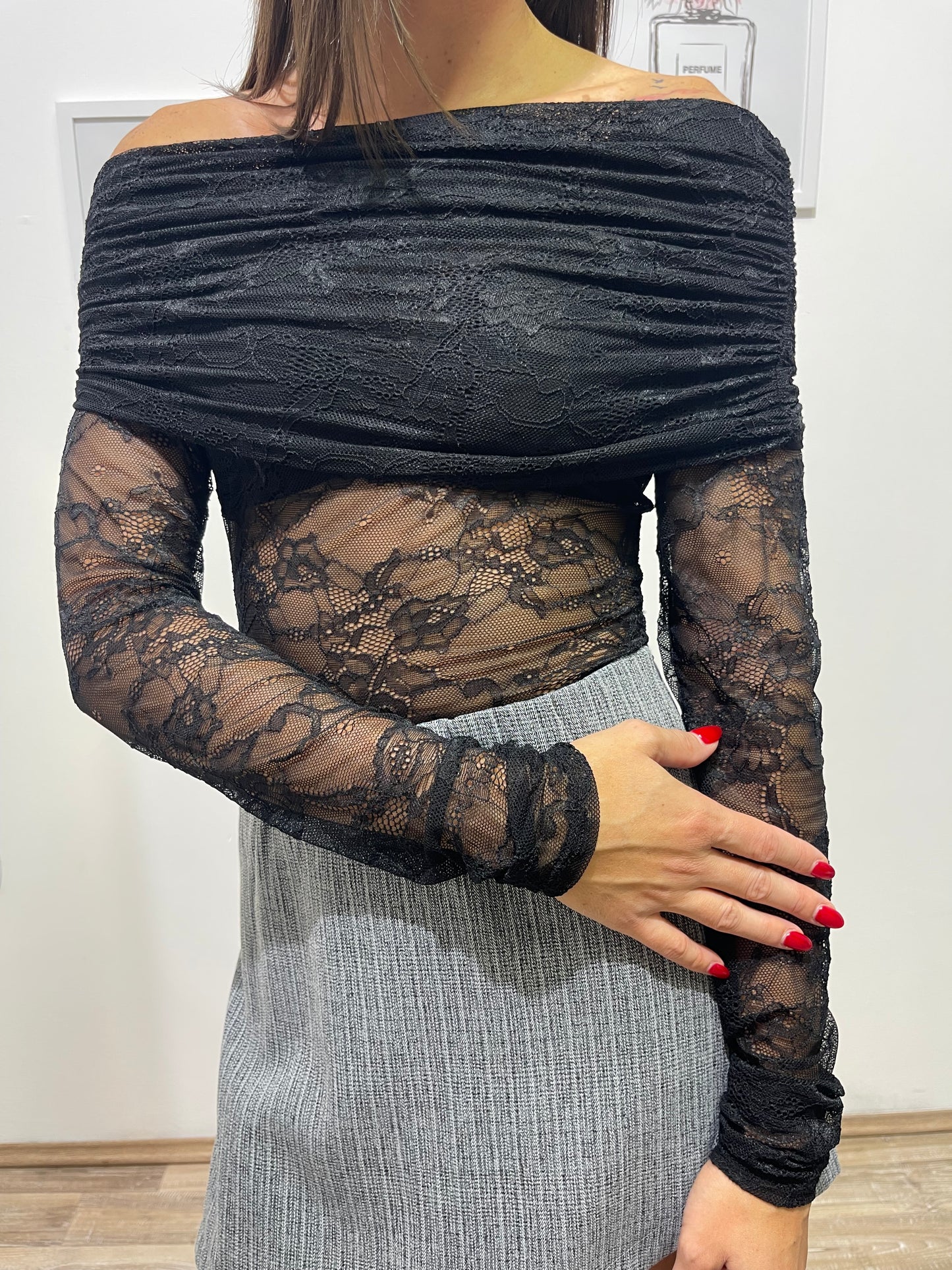 Body pizzo con scollo a barca