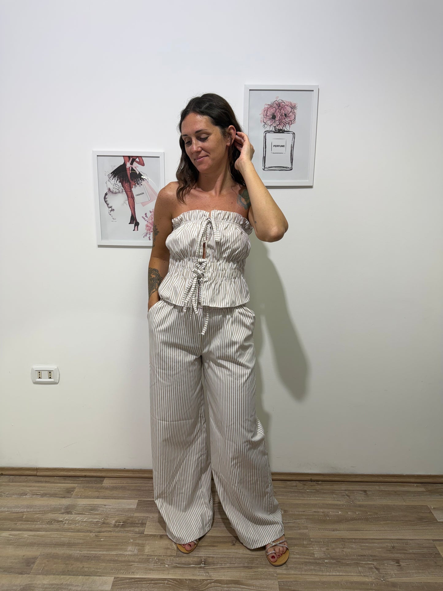 Completo a righe bianco e beje