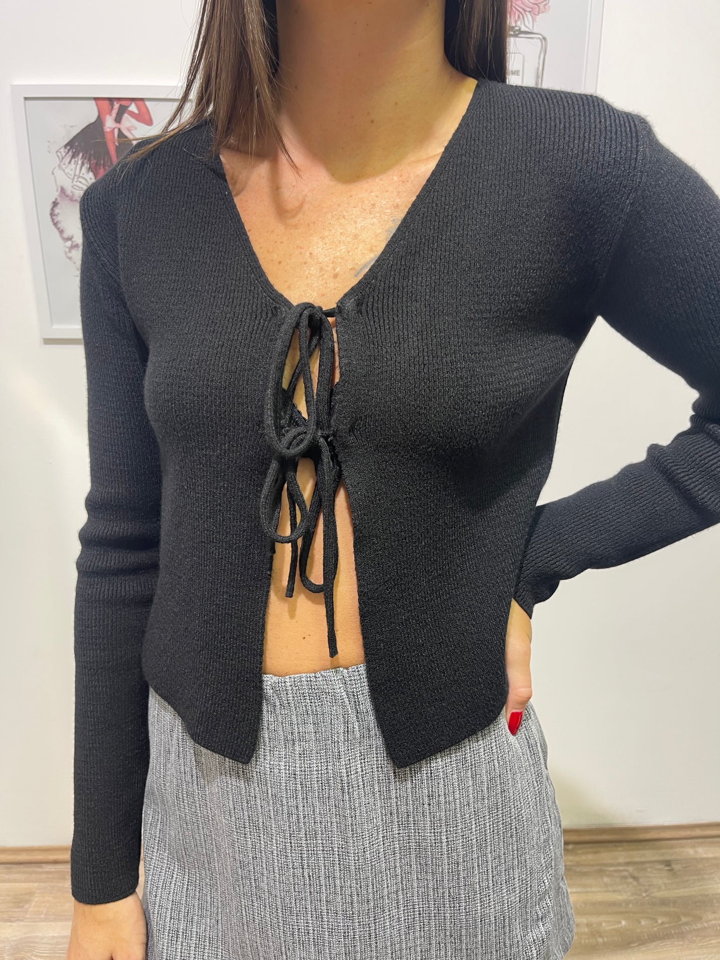 Maglione nero con fiocco