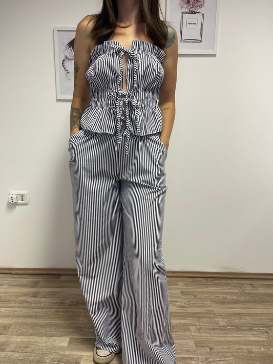 Completo a righe bianco e grigio